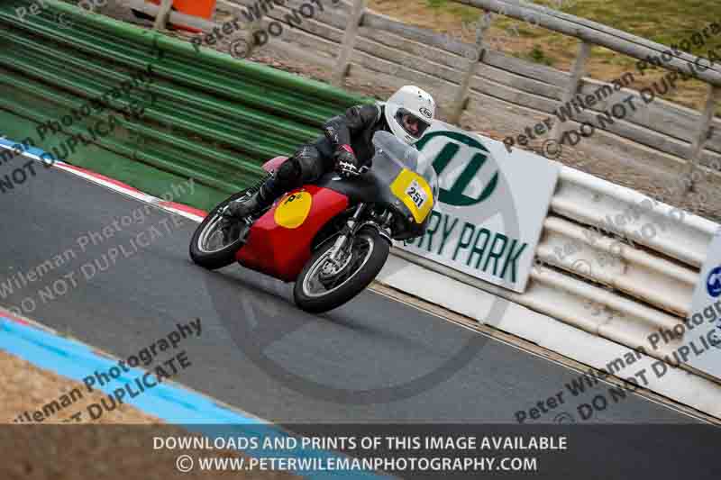 Vintage motorcycle club;eventdigitalimages;mallory park;mallory park trackday photographs;no limits trackdays;peter wileman photography;trackday digital images;trackday photos;vmcc festival 1000 bikes photographs